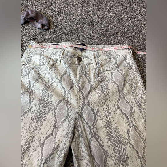 NYDJ New Snakeskin Ami Skinny Ankle high Waist Pants Sz 4 Fall Tummy Tuck - Picture 6 of 8